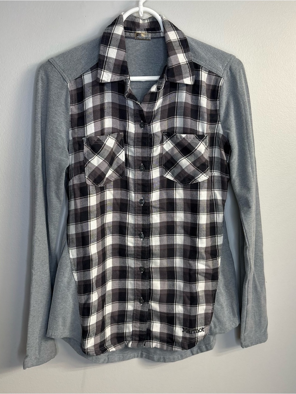 Marmot womens Gray & Black Plaid Button-Up Shirt
